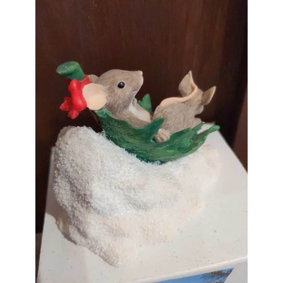 Set of 2 Charming Tails "I'm Moo-ved By You" & "Flying Leaf Saucer" with boxes - Picture 10 of 11